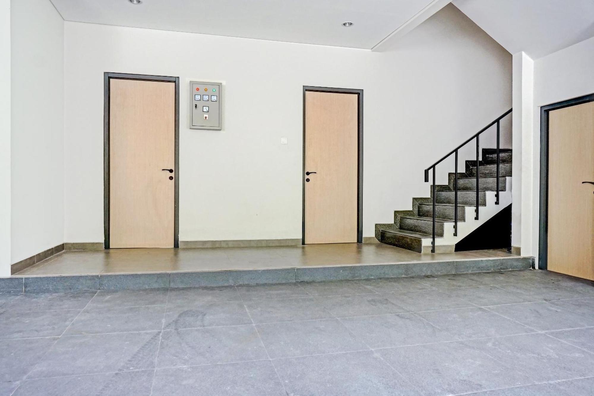Super Oyo Capital O 90635 Tango Juliet Residence Jakarta Exterior foto