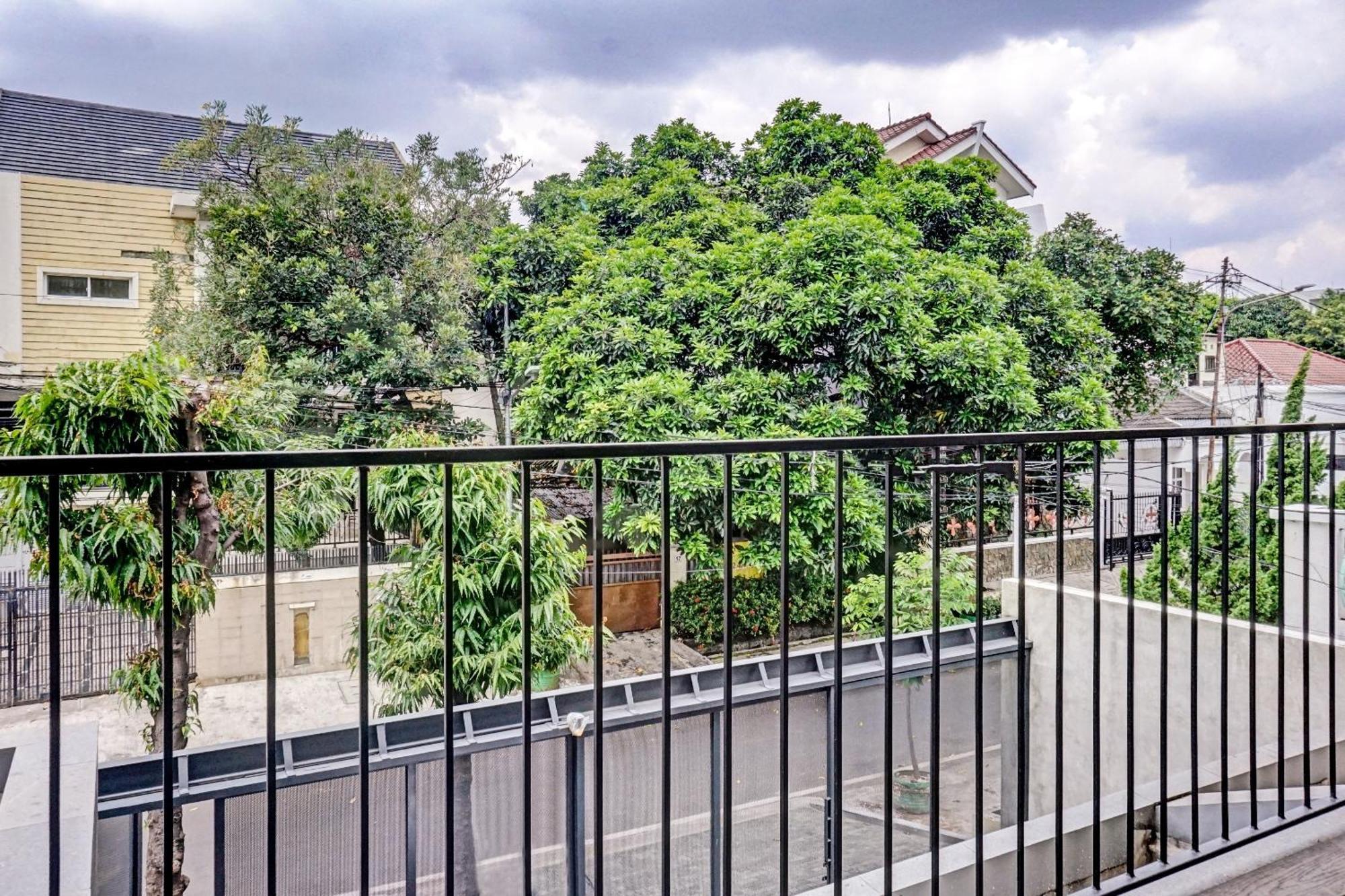 Super Oyo Capital O 90635 Tango Juliet Residence Jakarta Exterior foto